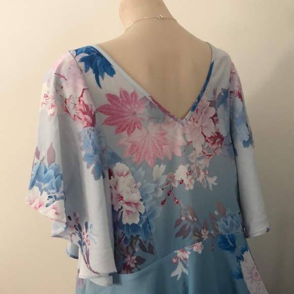 CITY CHIC beautiful floral top - Picture 3 of 5